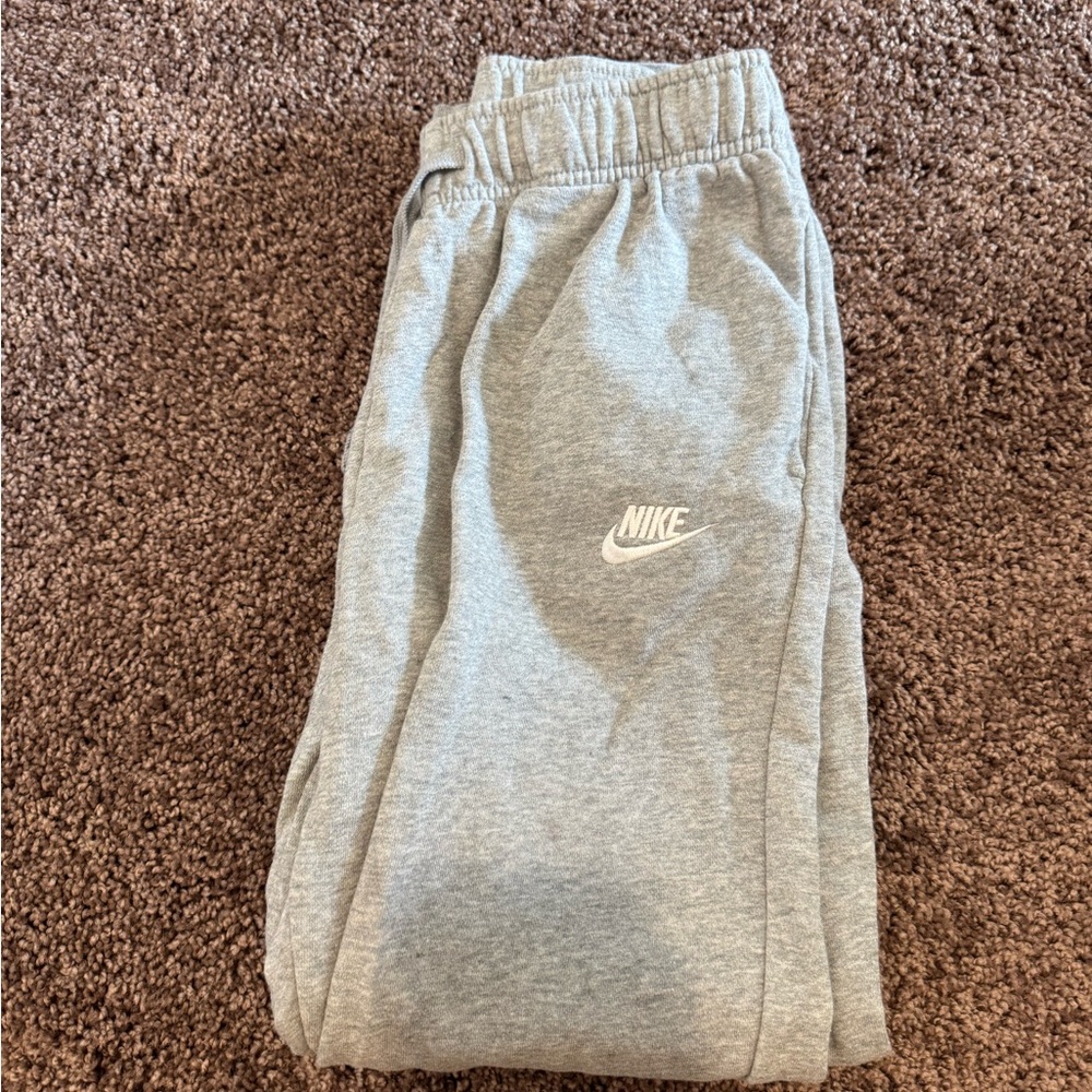 Nike White Sweatpants | Women’s Size Small | Comfy & Stylish Athleisure